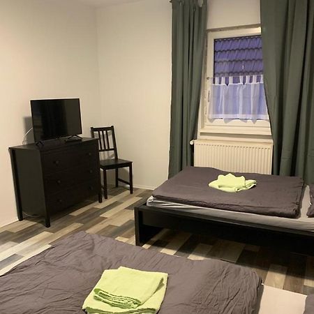 Monteurzimmer Oberlistingen Zweibettzimmer Mit 2 Baedern Breuna Kültér fotó