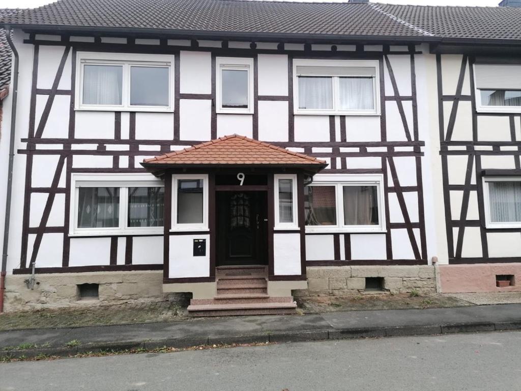 Monteurzimmer Oberlistingen Zweibettzimmer Mit 2 Baedern Breuna Kültér fotó