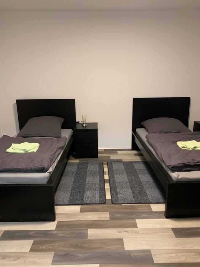 Monteurzimmer Oberlistingen Zweibettzimmer Mit 2 Baedern Breuna Kültér fotó