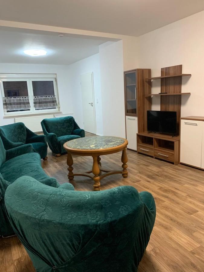 Monteurzimmer Oberlistingen Zweibettzimmer Mit 2 Baedern Breuna Kültér fotó