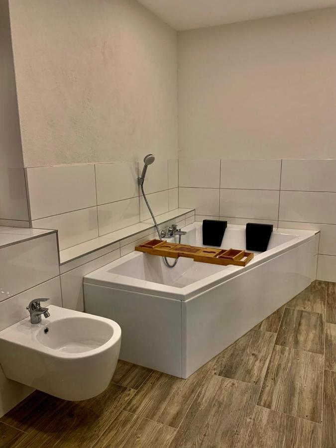 Monteurzimmer Oberlistingen Zweibettzimmer Mit 2 Baedern Breuna Kültér fotó