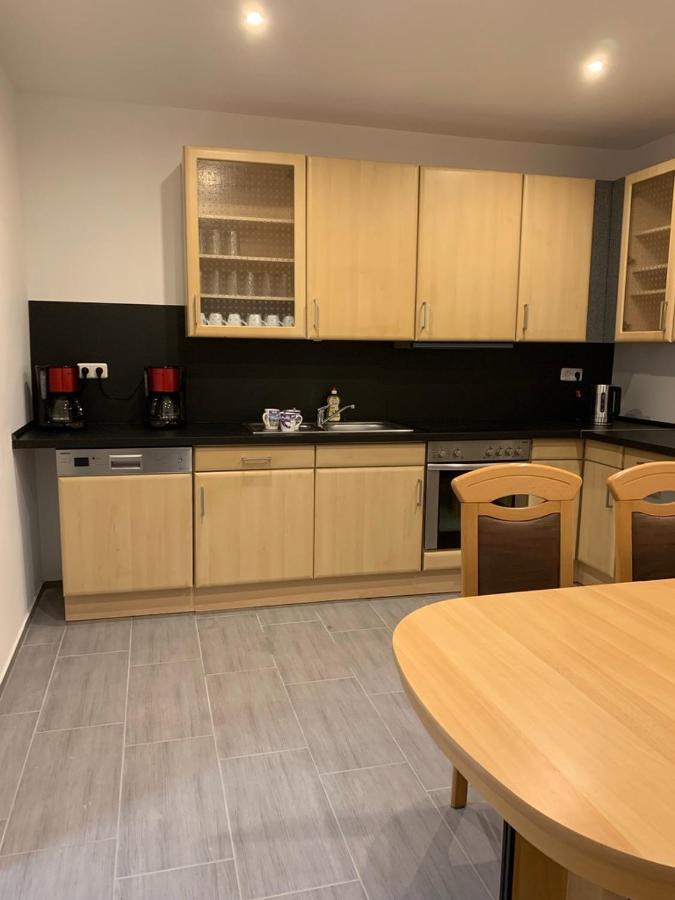 Monteurzimmer Oberlistingen Zweibettzimmer Mit 2 Baedern Breuna Kültér fotó