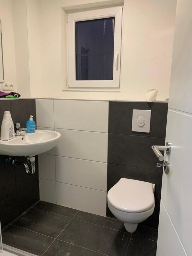 Monteurzimmer Oberlistingen Zweibettzimmer Mit 2 Baedern Breuna Kültér fotó
